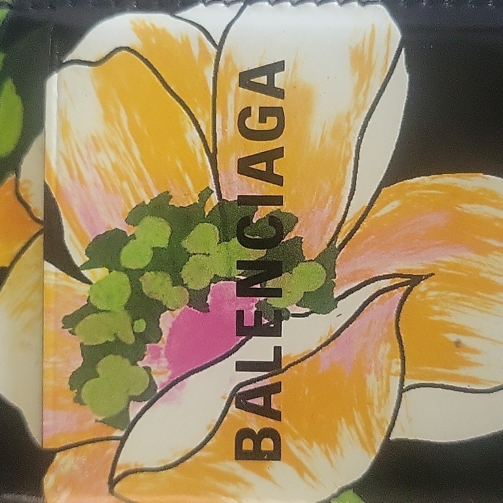 Balenciaga magnetic flowered card holder authentic Unisex new design..Brand new - Picture 2 of 5